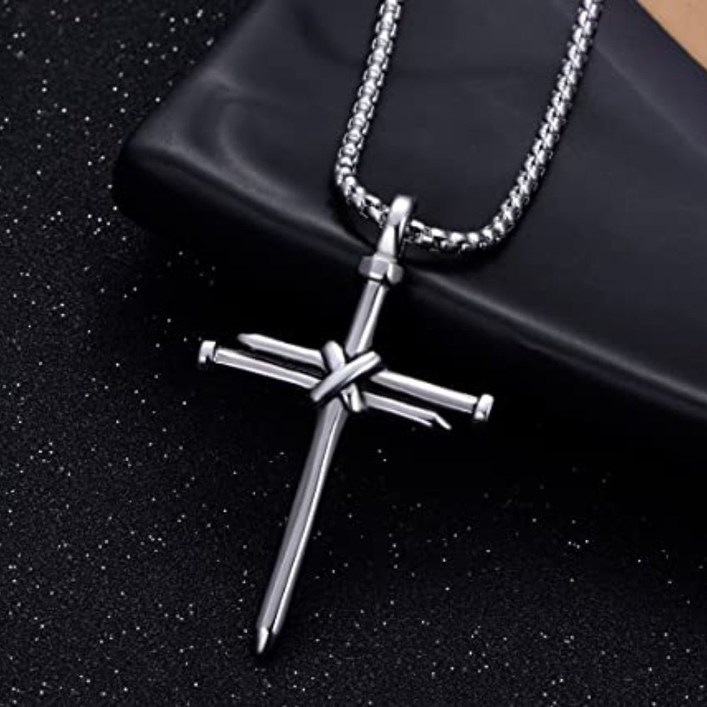 Men Cross Chain - Picture 2 of 4